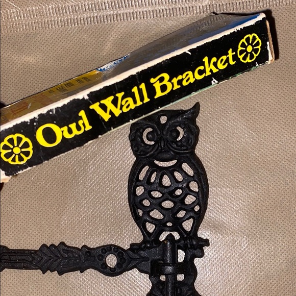 Vintage Cast Iron Owl Wall Bracket with Swivel Arm - Picture 3 of 6